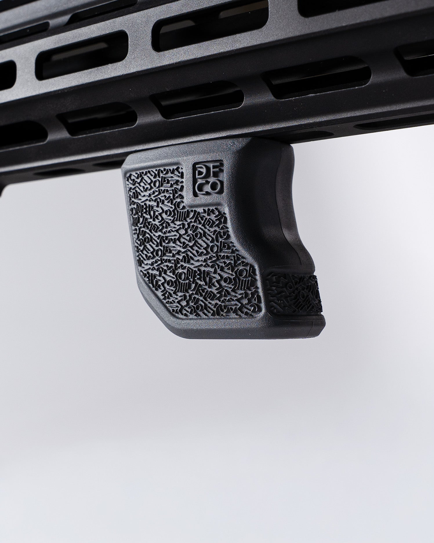 DFCO Tiger Claw installed on AR15 handguard