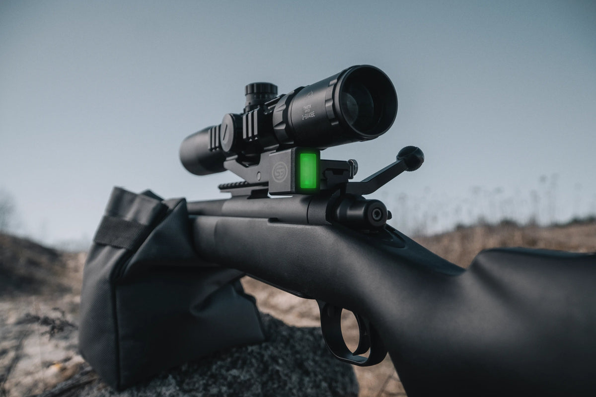 SG pulse mounted horizontally on a bolt action rifle, showing it is level and ready