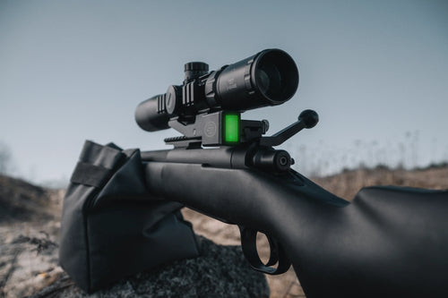 SG pulse mounted horizontally on a bolt action rifle, showing it is level and ready